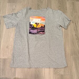 Nike Boys Gray Graphic Tee Size XL